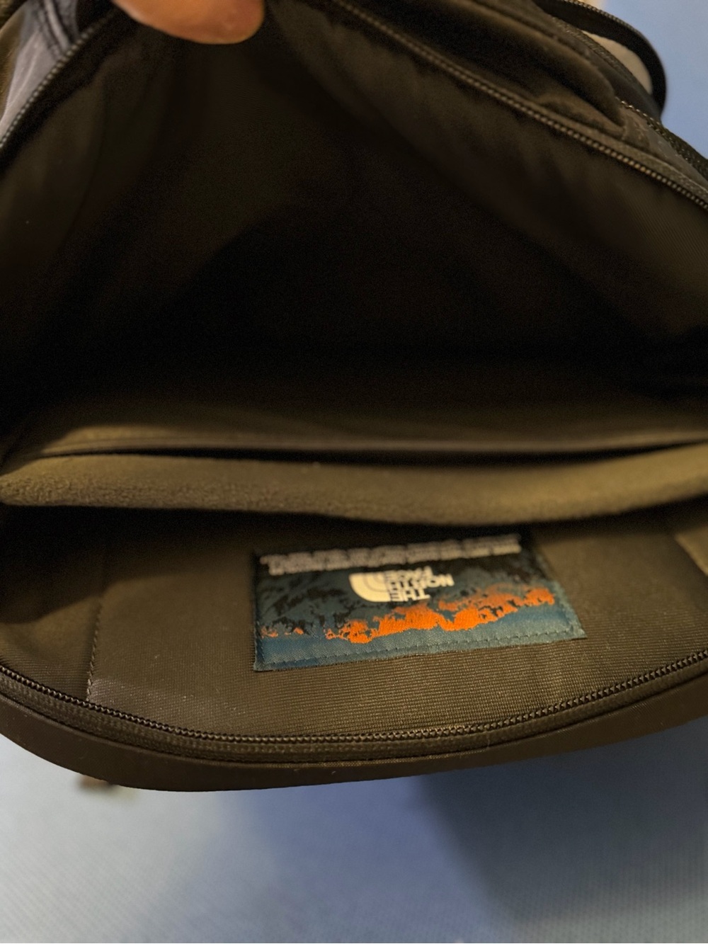 NEW The North Face Women's Surge Backpack, 12" x 6.5" x 19.5", Blk/Rose Gld - Picture 14 of 17